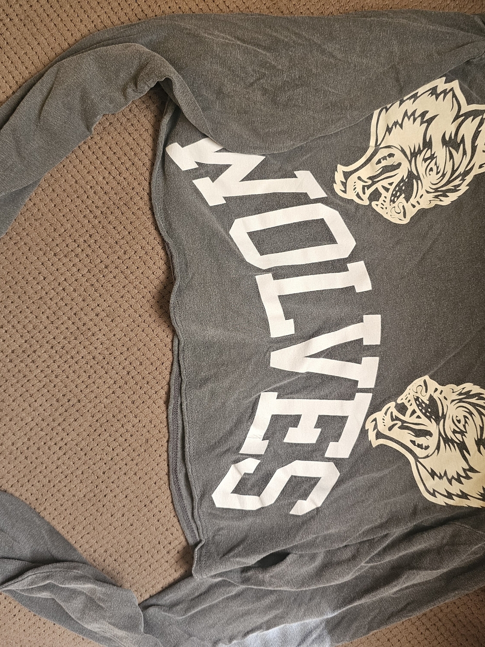 Darc Sport Gray Crop Top with White Wolves Graphic